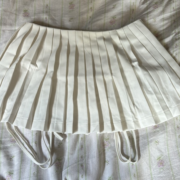 White mini skirt - Picture 5 of 5